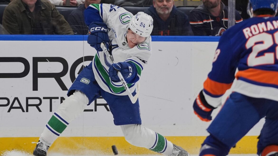 Maple Leafs acquire forward Aatu Raty in trade with Canucks