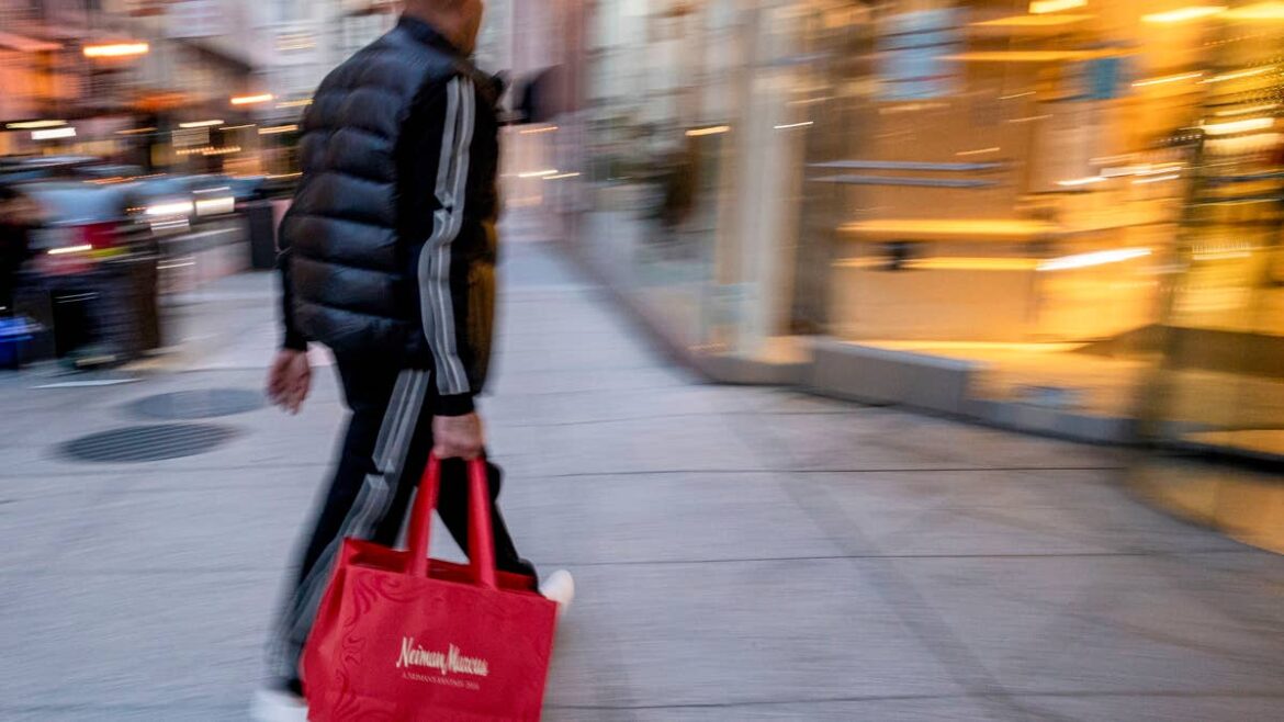 Neiman Marcus closes flagship Dallas store, saddens customers