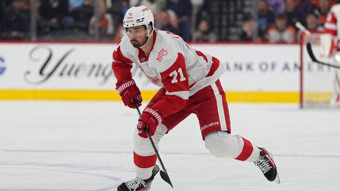 Red Wings fans loudly boo Dylan Larkin before home opener