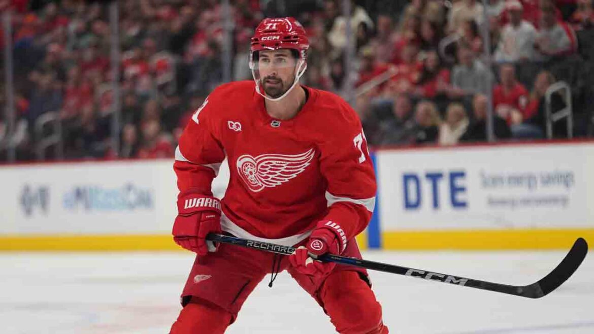 Report: Red Wings' Dylan Larkin expands trade list to 10 teams