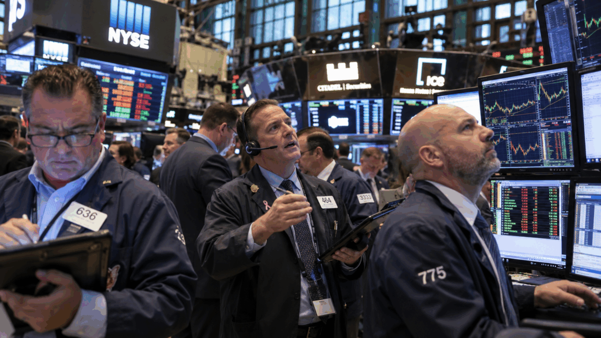 traders analysing market at trading floor